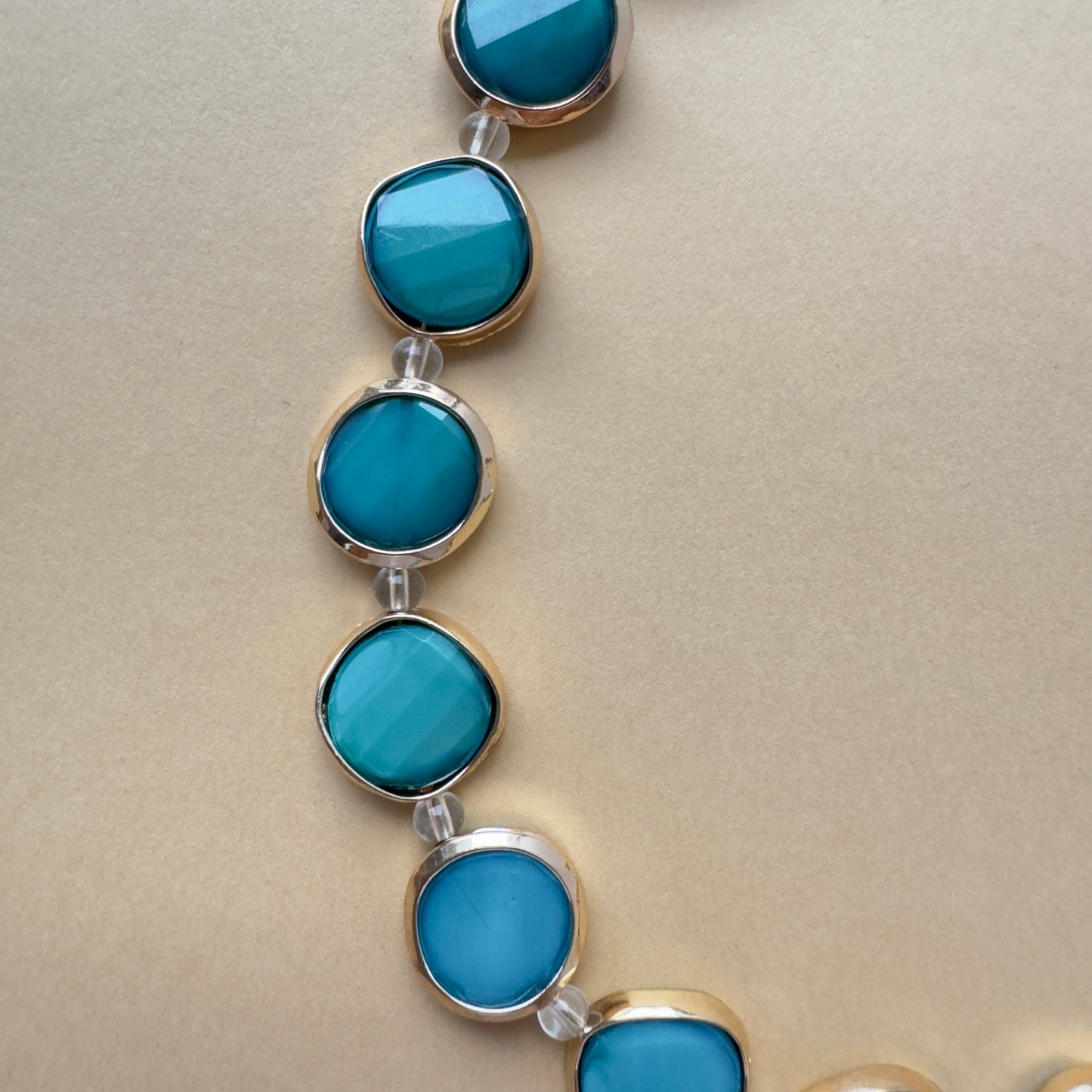 Beaded Turquoise Choker with Gold Accents – Details 